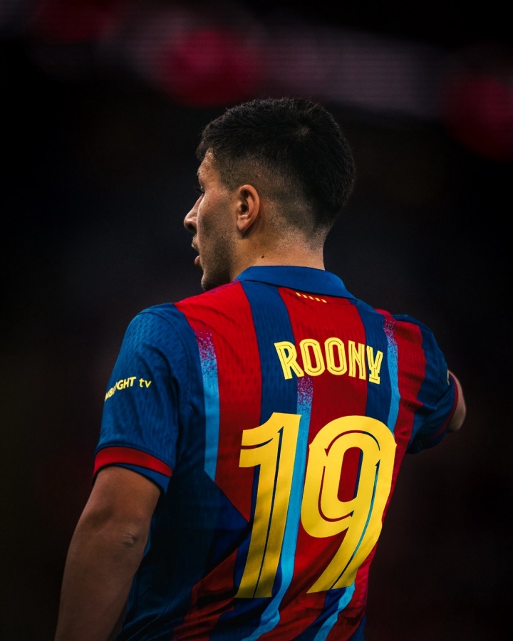 曾是梅西号码！官方：20岁巴德吉正式升入巴萨一线队，改穿19号